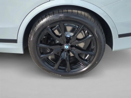 BMW X7 xDrive40i Sports Activity Vehicle 2026