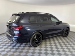 BMW X7 xDrive40i Sports Activity Vehicle 2026