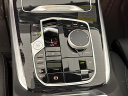 BMW X7 xDrive40i Sports Activity Vehicle 2026