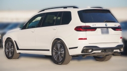 BMW X7 xDrive40i Sports Activity Vehicle 2026