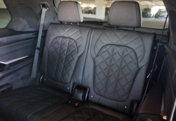 BMW X7 xDrive40i Sports Activity Vehicle 2026