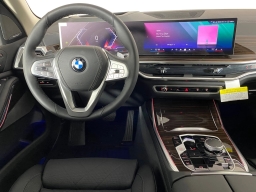BMW X7 xDrive40i Sports Activity Vehicle 2026
