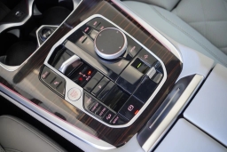 BMW X7 xDrive40i Sports Activity Vehicle 2026