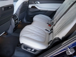 BMW X7 xDrive40i Sports Activity Vehicle 2026