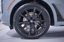 BMW X7 xDrive40i Sports Activity Vehicle 2026