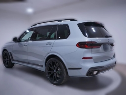 BMW X7 xDrive40i Sports Activity Vehicle 2026