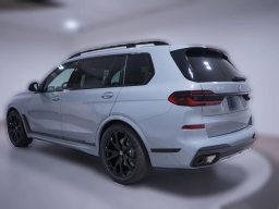 BMW X7 xDrive40i Sports Activity Vehicle 2026