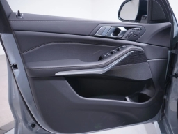 BMW X7 xDrive40i Sports Activity Vehicle 2026