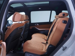 BMW X7 xDrive40i Sports Activity Vehicle 2026