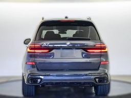 BMW X7 xDrive40i Sports Activity Vehicle 2026