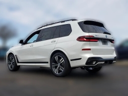 BMW X7 xDrive40i Sports Activity Vehicle 2026