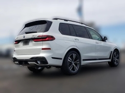 BMW X7 xDrive40i Sports Activity Vehicle 2026