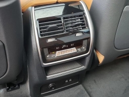 BMW X7 xDrive40i Sports Activity Vehicle 2026