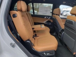 BMW X7 xDrive40i Sports Activity Vehicle 2026