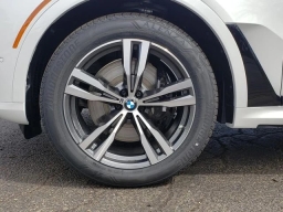 BMW X7 xDrive40i Sports Activity Vehicle 2026