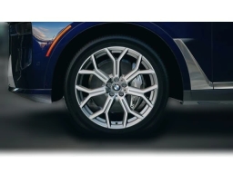 BMW X7 xDrive40i Sports Activity Vehicle 2026