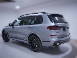 BMW X7 xDrive40i Sports Activity Vehicle 2026