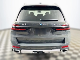 BMW X7 xDrive40i Sports Activity Vehicle 2026