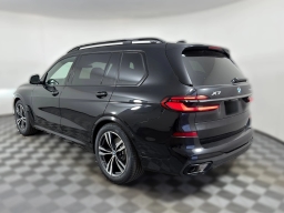 BMW X7 xDrive40i Sports Activity Vehicle 2026
