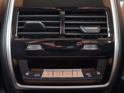 BMW X7 xDrive40i Sports Activity Vehicle 2026