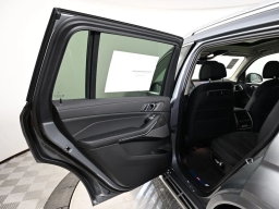 BMW X7 xDrive40i Sports Activity Vehicle 2026