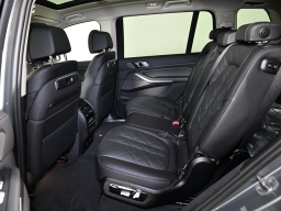 BMW X7 xDrive40i Sports Activity Vehicle 2026