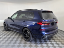 BMW X7 xDrive40i Sports Activity Vehicle 2026