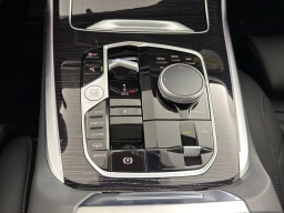 BMW X7 xDrive40i Sports Activity Vehicle 2026