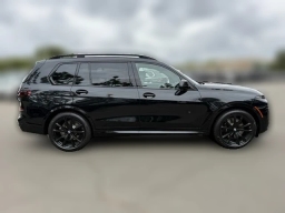 BMW X7 xDrive40i Sports Activity Vehicle 2026