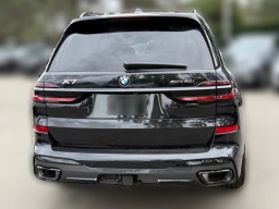 BMW X7 xDrive40i Sports Activity Vehicle 2026