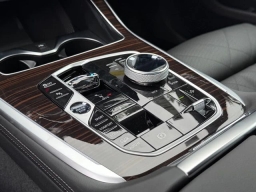 BMW X7 xDrive40i Sports Activity Vehicle 2026