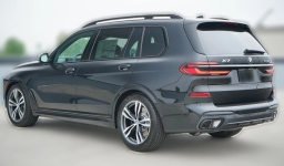 BMW X7 xDrive40i Sports Activity Vehicle 2026
