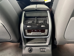 BMW X7 xDrive40i Sports Activity Vehicle 2026