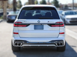 BMW X7 M60i Sports Activity Vehicle 2025