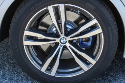 BMW X7 M60i Sports Activity Vehicle 2025