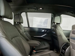 BMW X7 M60i Sports Activity Vehicle 2026