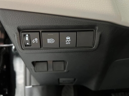 Toyota Corolla Cross L 2WD (Natl) 2026