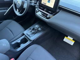 Toyota Corolla Cross LE 2WD (Natl) 2026