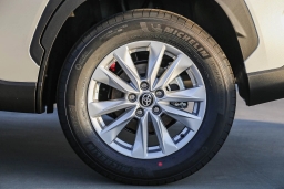 Toyota Corolla Cross LE 2WD (Natl) 2026