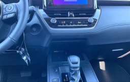 Toyota Corolla Cross LE 2WD (Natl) 2026