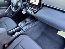 Toyota Corolla Cross LE 2WD (Natl) 2026