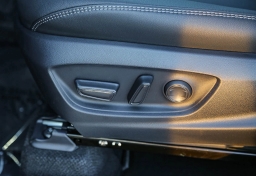 Toyota Corolla Cross XLE 2WD (Natl) 2026