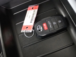 Toyota Sequoia Platinum 4WD (Natl) 2026