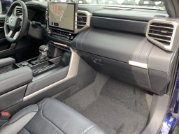 Toyota Sequoia Platinum 4WD (Natl) 2026