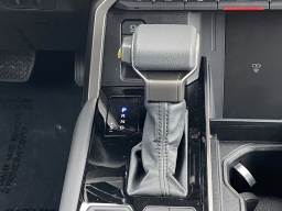 Toyota Sequoia Platinum 4WD (Natl) 2026