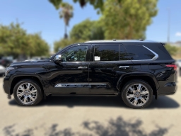 Toyota Sequoia Capstone 4WD (Natl) 2026