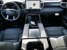 Toyota Sequoia Platinum 4WD (Natl) 2026