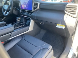 Toyota Sequoia Platinum 4WD (Natl) 2026