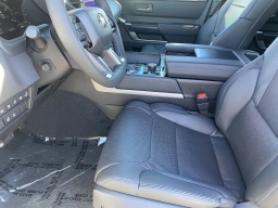 Toyota Sequoia Platinum 4WD (Natl) 2026