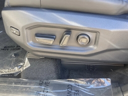 Toyota Sequoia Platinum 4WD (Natl) 2026